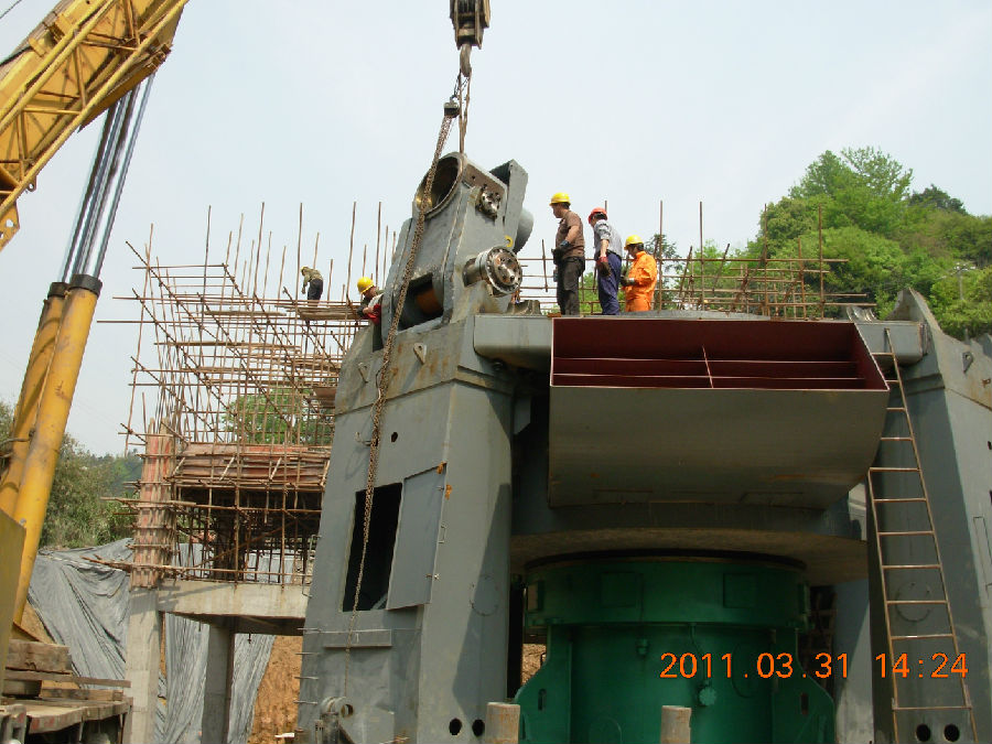 立磨機安裝現場